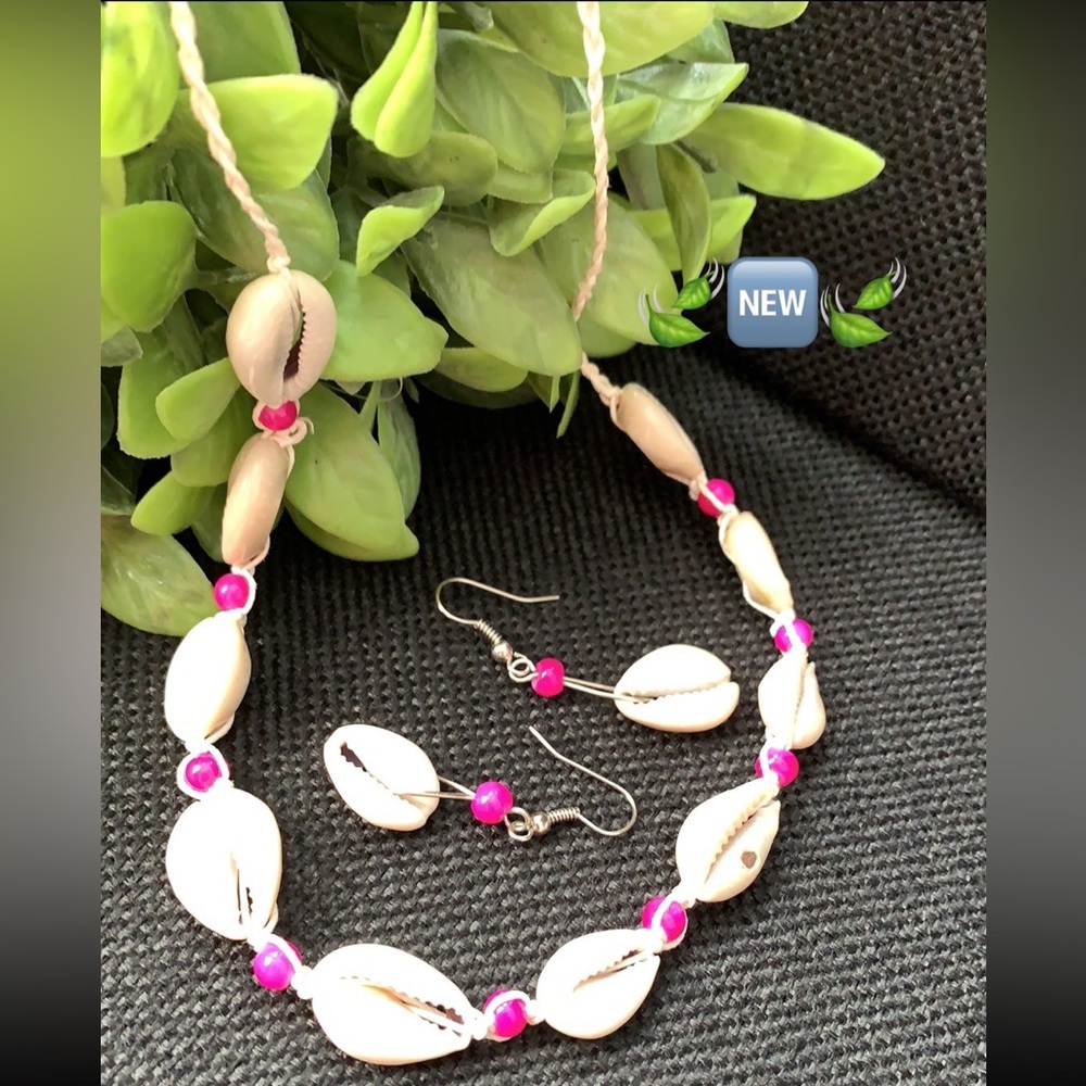 Cowrie Shell Boho Necklace-Earring Set ๐๐๐ - Picture 3 of 6